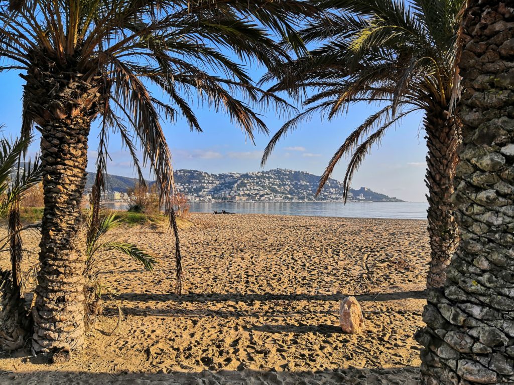 Abschied am Strand von Roses