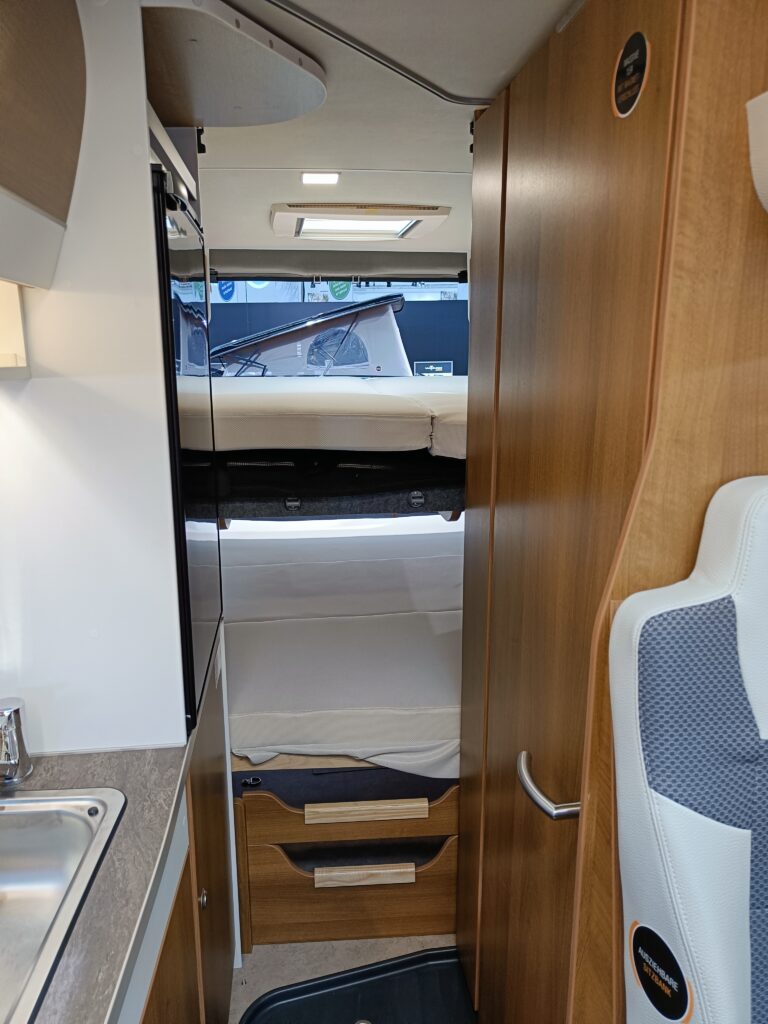 Vantourer 630 L mit Hubbett und zweitem Doppelbett
